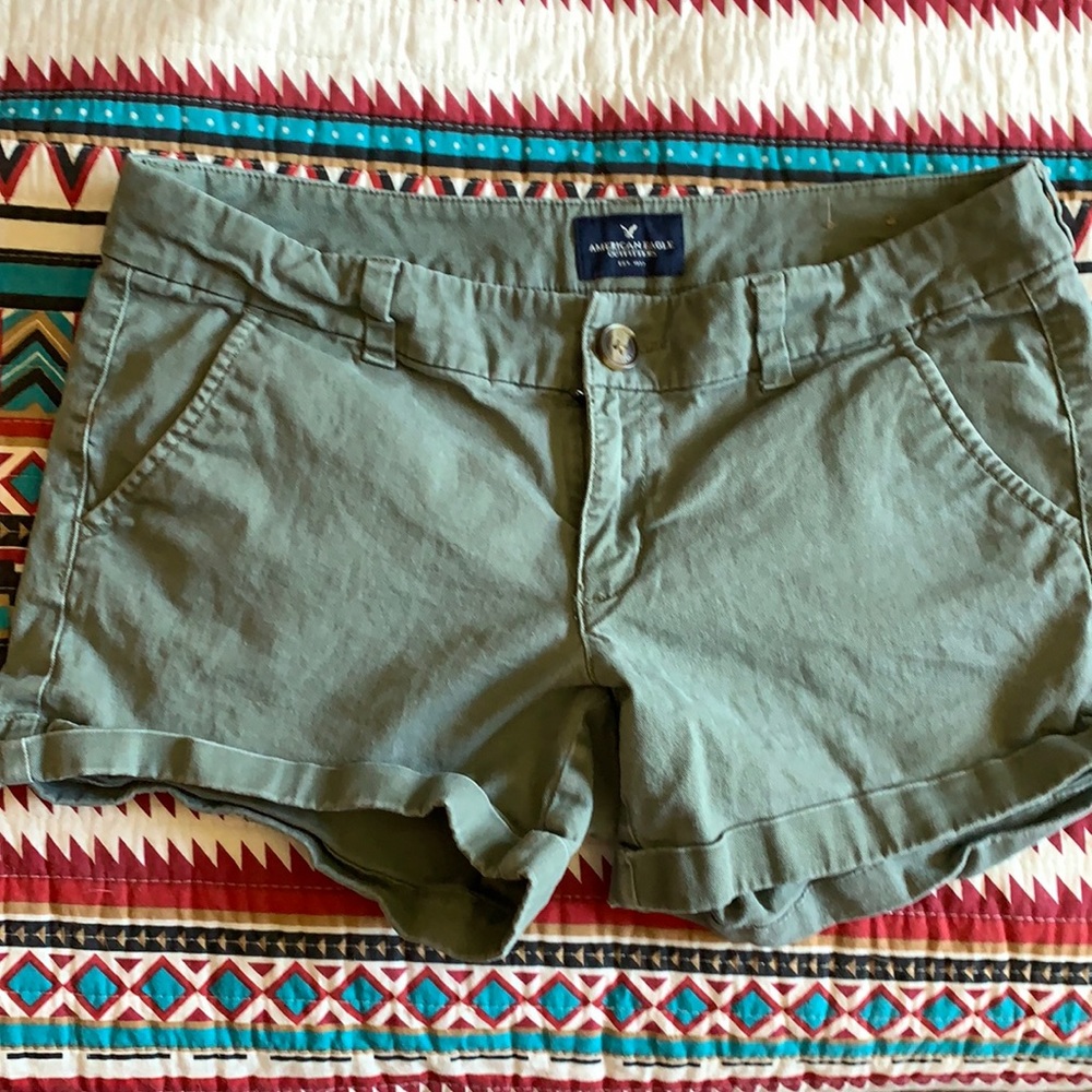 AE MIDI green khaki shorts
